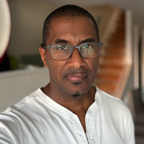 Meet your Posher, Cliff - Picture 1 of 14